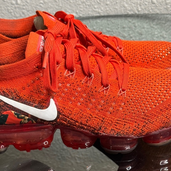 Nike Air VaporMax Flyknit 2 Sneakers
Size 8 USWomen's - Picture 2 of 10